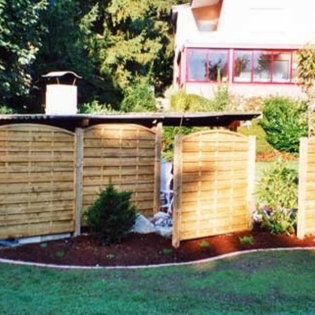 Reinigen von Blumenrabatten