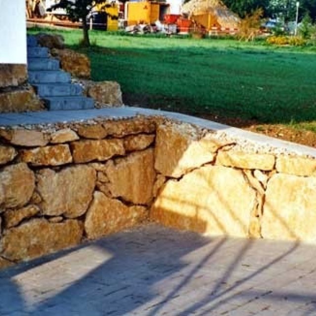 Naturstein&shy;pflästerungen